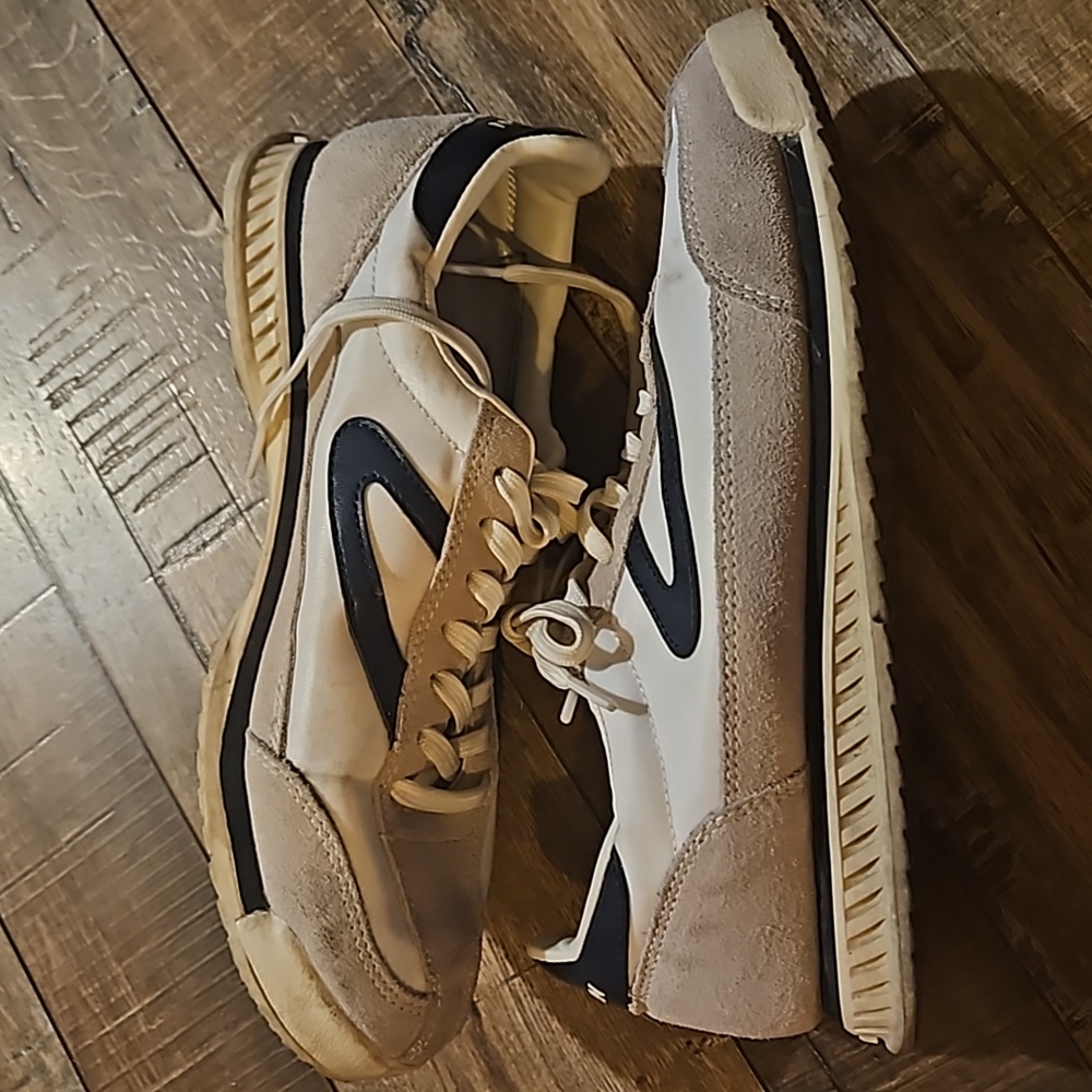 Shoes - Picture 2 of 3
